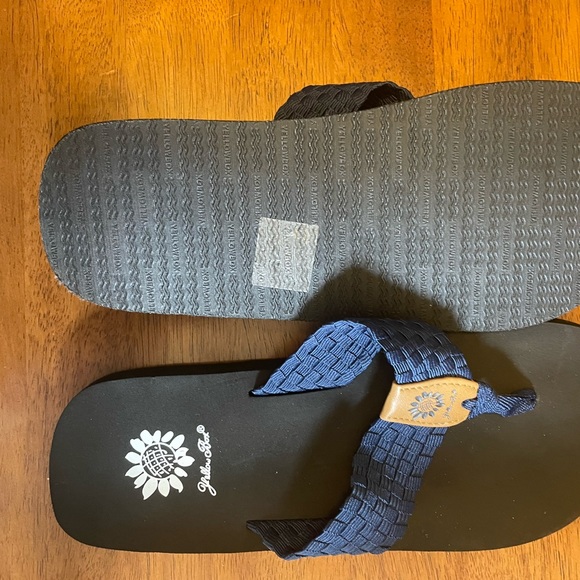 ‼️PRICE DROP‼️Yellow Box, excellent condition. Worn 2 times. Size 9. Blue❤️‼️ - Picture 2 of 2